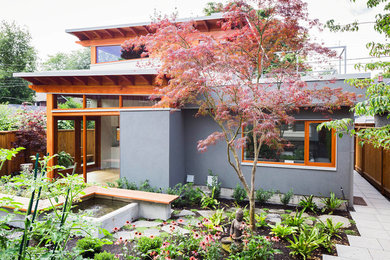 This is an example of a contemporary garden in Vancouver.