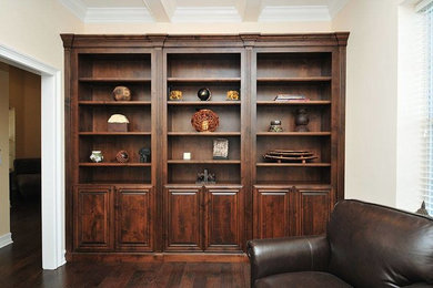 Inspiration for a timeless home office remodel in Orlando