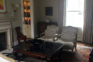 Example of a trendy living room design in DC Metro