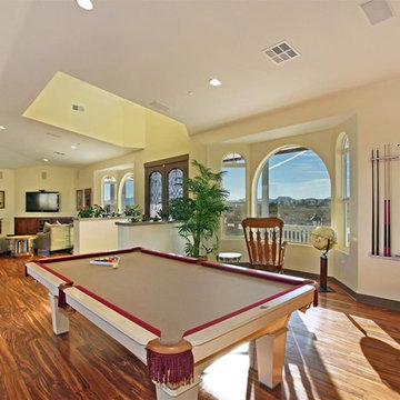 Cougar Residence - Living