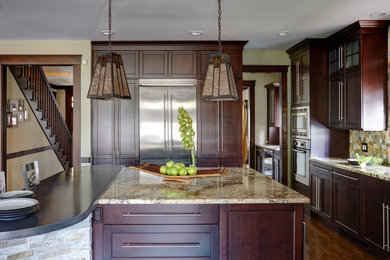 Transitional kitchen photo in Chicago