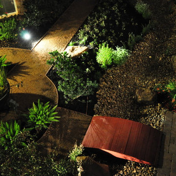 Contemporary grassless landscape in West University