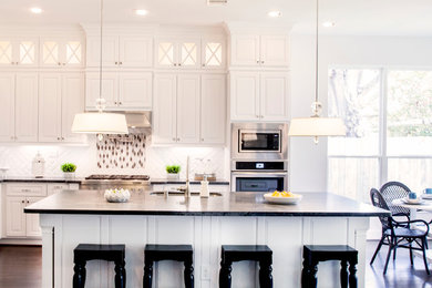 Farmhouse kitchen photo in Houston