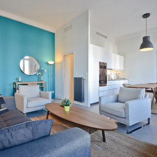 Réalisation d'une maison design de taille moyenne.