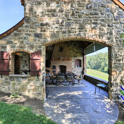 Traditional Rustic Residential Home - Landscaping Stones And Pavers