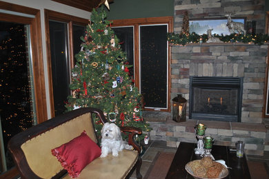 Inspiration for a rustic porch remodel in Cincinnati