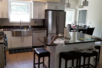 Example of a trendy kitchen design in Chicago