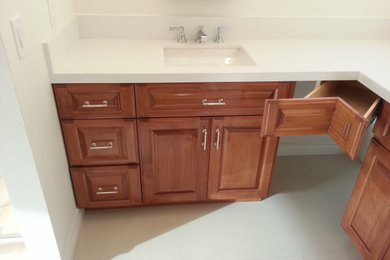Example of a bathroom design in Los Angeles
