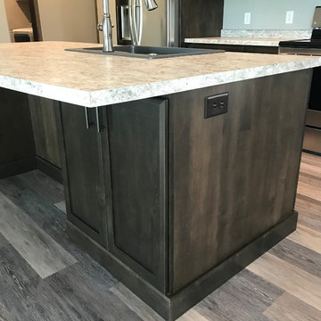 Functional Family Home (Kitchen, Bath, & Laundry)