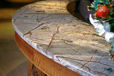 Example of a transitional entryway design in Albuquerque