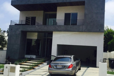 ロサンゼルスにあるおしゃれな家の外観の写真
