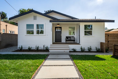 Minimalist exterior home photo in Los Angeles