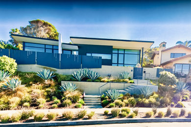 サンディエゴにあるおしゃれな家の外観の写真
