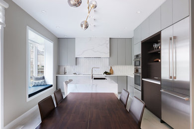 Photo of a mid-sized contemporary l-shaped eat-in kitchen in Toronto with an undermount sink, flat-panel cabinets, grey cabinets, quartz benchtops, white splashback, porcelain splashback, stainless steel appliances, porcelain floors, with island, white floor and white benchtop.