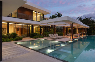 Pool - contemporary pool idea in Miami