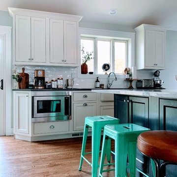 L-shaped Kitchen with Island