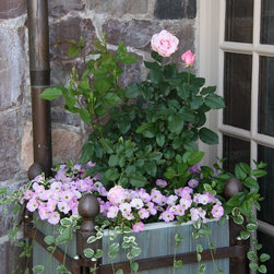 Annual Custom Containers - Outdoor Pots And Planters
