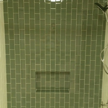Bathroom - 3" x 6" glass / 3" x 6" White Tub Surround