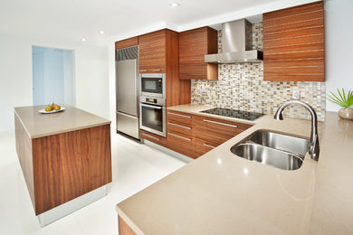Inspiration for a modern kitchen remodel in Miami