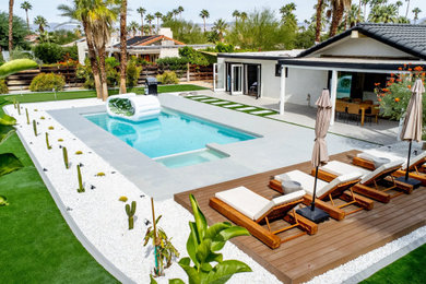 Example of an island style pool design