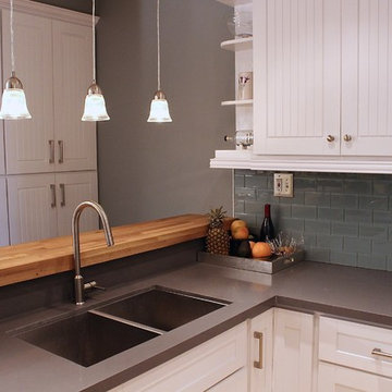Ms. Rosalind's Chic kitchen