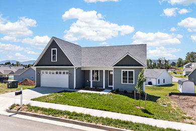 Example of a mid-sized arts and crafts multicolored vinyl exterior home design in Other with a shingle roof and a brown roof