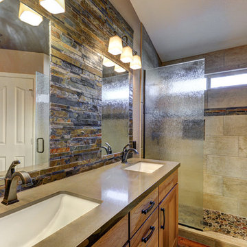 Earth-toned Master Bath on Corvalis