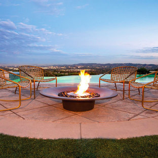 ブリスベンの長方形コンテンポラリースタイルのおしゃれなプールの写真