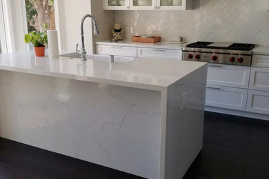 Example of a kitchen design in Orange County