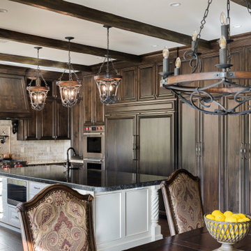 Grand Traditional chefs' kitchen in Mountain View Calabasas