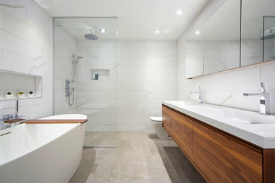 Inspiration for a contemporary bathroom remodel in Montreal