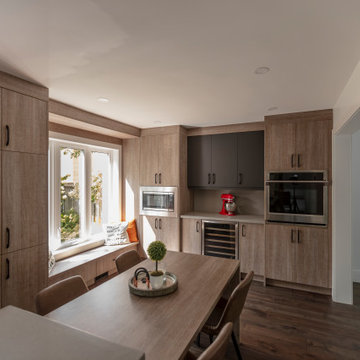 Contemporary two tone Kitchen Wood and Matte Black Acryl