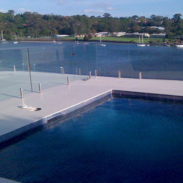 glass railings & windbreaks