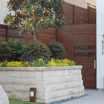 Knotwood Horizontal Front Yard Privacy Screen