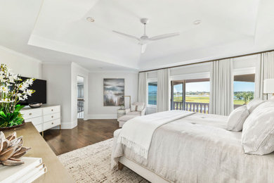 Bedroom - transitional bedroom idea in Jacksonville