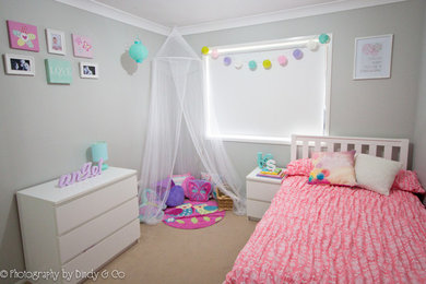 Design ideas for a small modern kids' room for girls in Wollongong with grey walls and carpet.