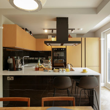 Handleless Kitchen with Black Profile | Barnet | Inspired Elements