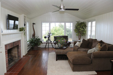 Inspiration for a transitional home design remodel in Cleveland