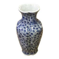 Chinese Blue White Porcelain Small Flower Pattern "clover Shape" Vase - Vases
