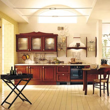 Traditional Kitchen by European Cabinets & Design Studios