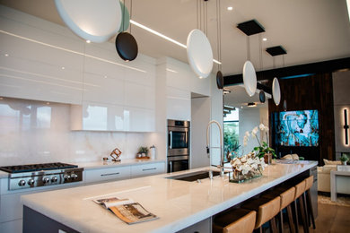 Kitchen - kitchen idea in Salt Lake City