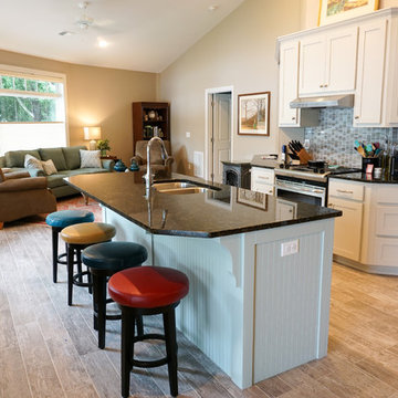Right Round: Deltec Home on the Lake