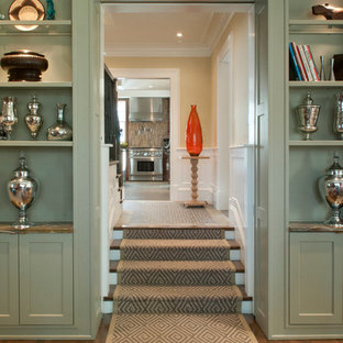 Modelo de escalera recta, clásica renovada, con escalones de madera