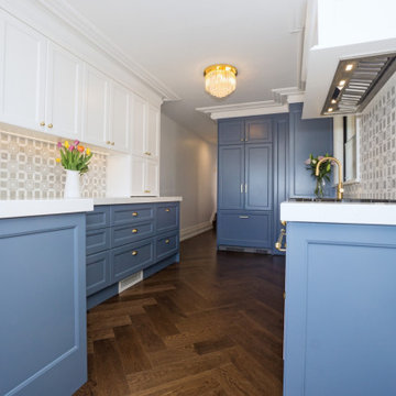 Compact Two Tone Hampton Style Kitchen