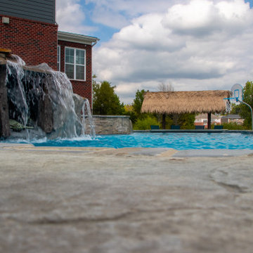 Innovation and Complexity in a Vinyl Liner Pool with Extreme Elevations