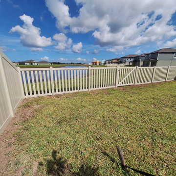 Vinyl Privacy Fence Installation – Delray Beach, Florida