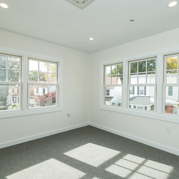 The Courtyard at 3400 Roland Ave