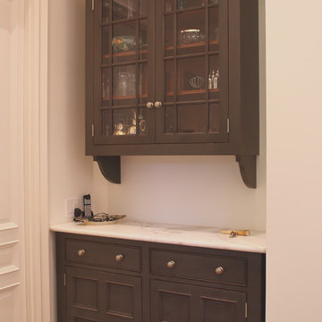 Traditional English Style Kitchen Niche Cabinets