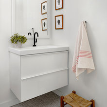 Bathroom (Upstairs, Full Bath)