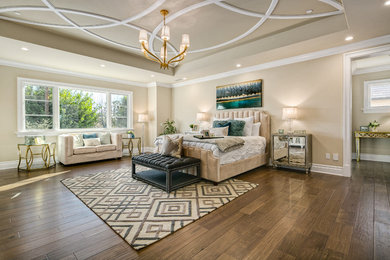 Example of a classic bedroom design in Los Angeles